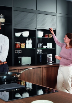 Laklaminát černá supermatná, vlašský ořech