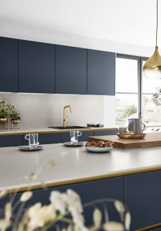 Pracovní deska vyrobena z křemene Kuchyně S-line Laklaminát modrá fjord ultramatná