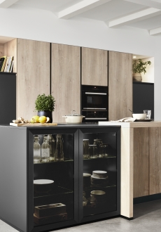 Stylové prosklené skříňky Square Kuchyně S-line grafitově černá + dub Montreal