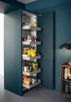 Součástí kuchyně jsou i technické výhody, které zpříjemňují život. Kuchyň Schüller Rocca