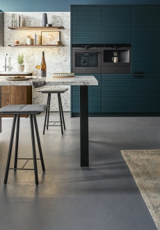 Vysoce stylové kuchyni dominuje sukovitý dub Kuchyň Schüller Rocca