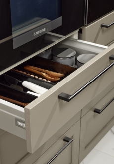 Zásuvek je v kuchyni Nolte LUGANO BLACK dost pro naprostý přehled a pořádek Ergonomie a design jsou hlavní přednosti každé kuchyně Nolte.