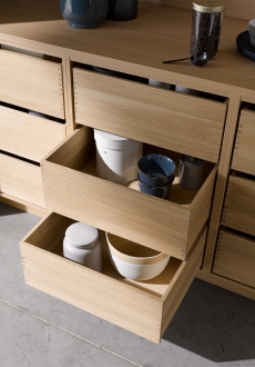 AV 7080 kouřově modrá a AV 7080 černá – nadčasová a elegantní přítomnost