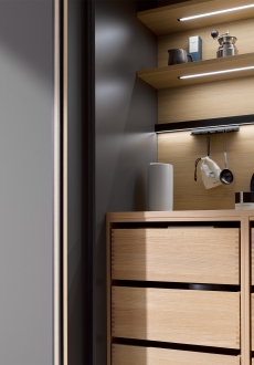 AV 7080 kouřově modrá a AV 7080 černá – nadčasová a elegantní přítomnost