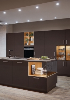 Kuchyně S-line 961  Přitažlivá souhra materiálů v tmavých odstínech graphite black ultra matt.