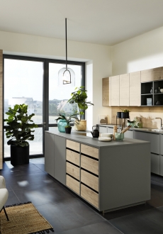 PLUS – MANHATTAN PLUS – MANHATTAN