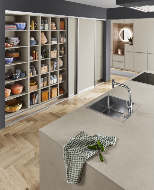 V jedinečném designu se klade důraz na holistický aspekt Kuchyně S-line Imitace pískového betonu