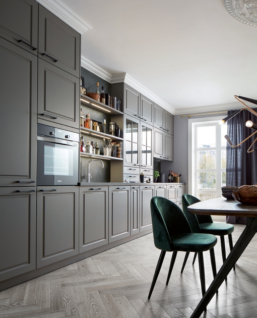 Šedá kuchyně Schüller Classic Elegantní kuchyně přináší spoustu prostoru pro zážitky