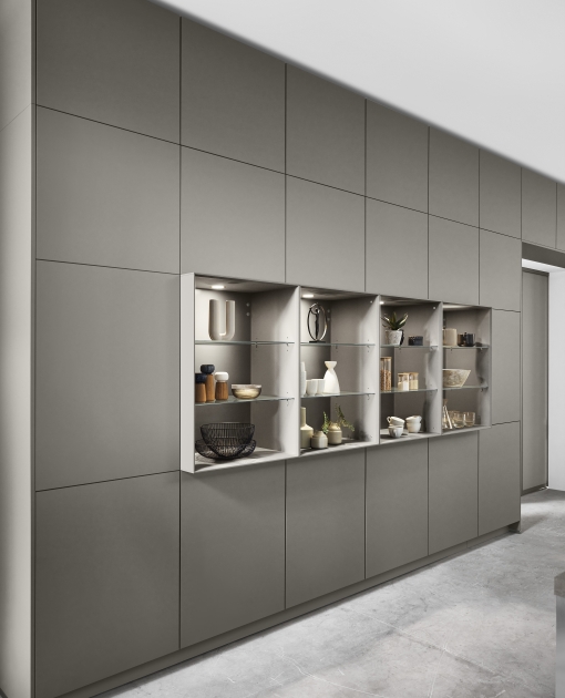 Kuchyně S-Line EASYTOUCH v úpravě laklaminát je potěchou pro oči Otevřené policové prvky kuchyně S-Line EASYTOUCH zvyšují její praktičnost na maximum.