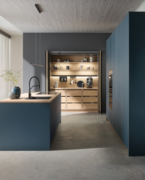 AV 7080 kouřově modrá a AV 7080 černá – nadčasová a elegantní přítomnost