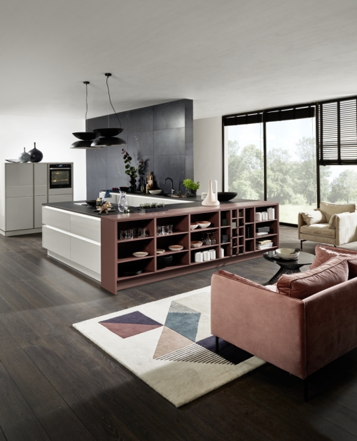 Kuchyně NOVA LACK 73P – šedá platina, vysoký lesk Doplňkové prvky LM5 – Lak, červená henna, soft, mat, pracovní plocha U23 – Black PRO