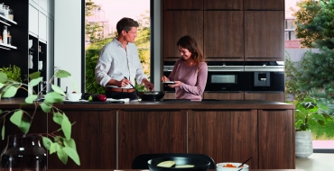 Laklaminát černá supermatná, vlašský ořech