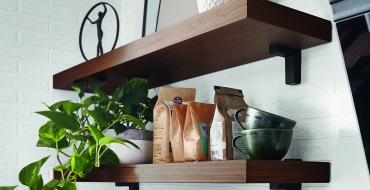 Laklaminát grafitově černá ultramatná, vlašský ořech