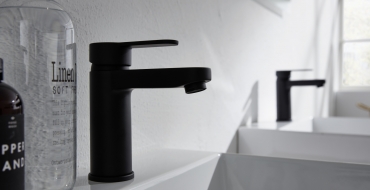 NOVA LACK NOLTE Nolte sytá černá, koupelna od Karel Kováč Centrum