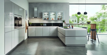 Chytrá práce se světlem a osvětlením dokáže kuchyni posunout na novou úroveň.