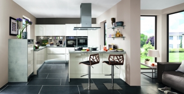 Kuchyňská linka LUX v moderní světle šedé Kuchyň řady S-line od Karel Kováč Centrum Kuchyňská linka LUX v moderní světle šedé Kuchyň řady S-line od Karel Kováč Centrum
