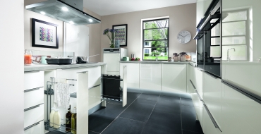 Kuchyňská linka LUX v moderní světle šedé Kuchyň řady S-line od Karel Kováč Centrum Kuchyňská linka LUX v moderní světle šedé Kuchyň řady S-line od Karel Kováč Centrum