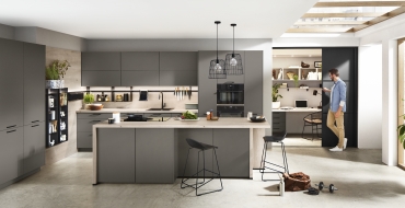 Kuchyně S-line Vulkanická šedá Pracovní část lze oddělit od kuchyňské neprůhledným posuvem