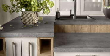 CHALET – Lak, medový písek