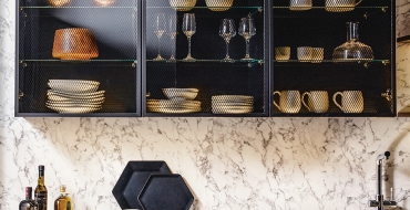 Designéři pamatovali na elegantní úložné prostory. Kuchyň Schüller Rocca