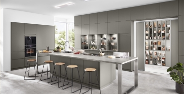 Osvětlení v kuchyni S-Line EASYTOUCH podtrhuje pracovní i ambientní atmosféru Stropní LED světla S-Line EASYTOUCH ocení úplně každý.