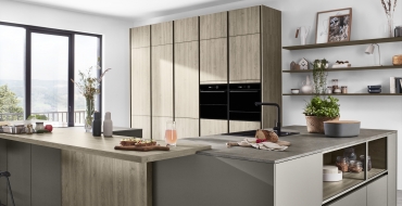 Kuchyně S-Line RIVA disponuje pouze příjemně zapuštěnými rukojeťmi Vysoká užitná hodnota dělá z kuchyně S-Line RIVA vynikající investici.