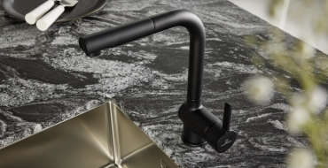 Velkoplošný ostrůvek vybízí, aby se kuchyně Nolte LUGANO BLACK stala místem pro kontakt s rodiniu Prostor kuchyně Nolte je velkorysý a zároveň mimořádně funkční.