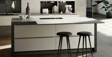 Dezény kuchyní s hloubkou: AV 5015 pískově béžová a AV 5015 olivově zelená metalíza