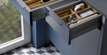 concept130 SCALA baltská modrá LINEA přírodní dub: Elegantní sofistikovanost se snoubí s klidem a relaxací