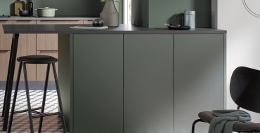 concept130 Vegas metalická zelená LINEA přírodní ořech: Pro městský domov s přirozeným vzhledem