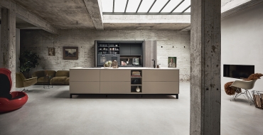 NX510 / nx640 – Sahara béžová sametová mat / Elegantní dubová šedá perleť Patříte mezi zastánce ryzího minimalismu? Kuchyň ze dvou kusů nábytku nabízí řešení. Navíc perfektně zapadá do otevřeného prostoru. NX510 / nx640 – Sahara béžová sametová mat / Elegantní dubová šedá perleť Patříte mezi zastánce ryzího minimalismu? Kuchyň ze dvou kusů nábytku nabízí řešení. Navíc perfektně zapadá do otevřeného prostoru.